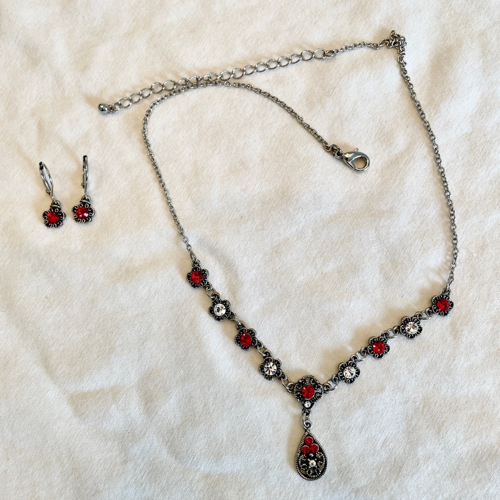** 2 For 20$ -- Silver Necklace Set with Red Stones